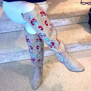 Beautiful over the knee Carlos Santana boots
